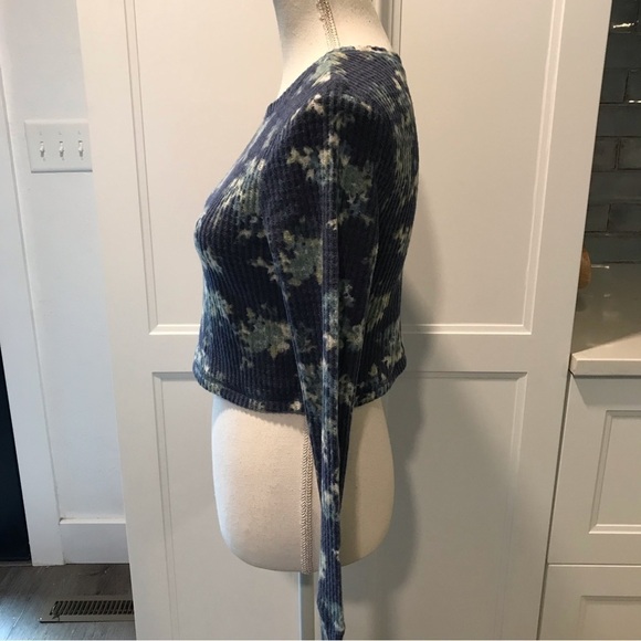 Urban outfitters Out From Under Blue Floral Long Sleeve Waffle Knit Crop… - Picture 2 of 10